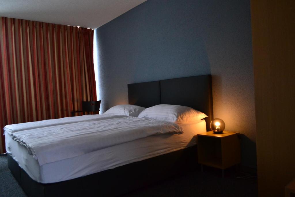 Postel nebo postele na pokoji v ubytování Hotel Les Rives Du Doubs