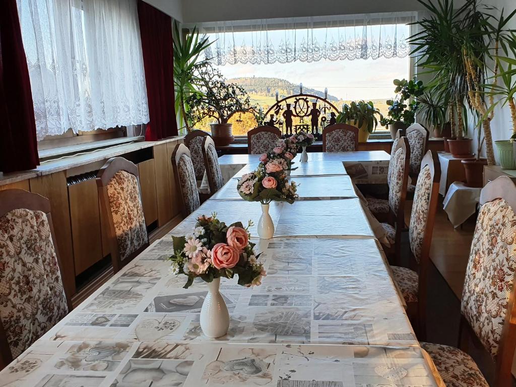 Restaurace v ubytování Gästehaus Hutweide