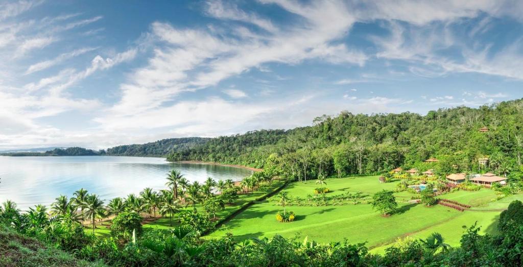 - Vistas al agua del complejo en Kunken Boutique Hotel & Spa, en Puerto Jiménez