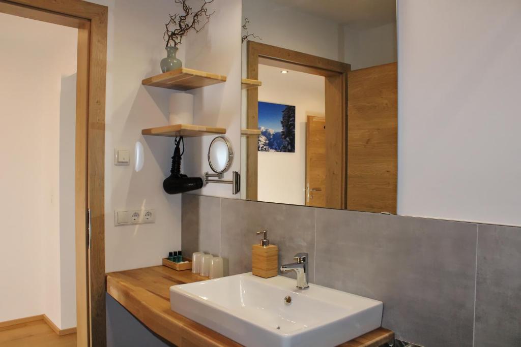 Zdjęcie z galerii obiektu AlpenApartment Zillertal w mieście Hainzenberg