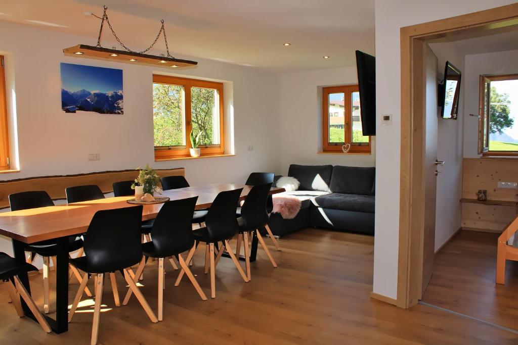 Zdjęcie z galerii obiektu AlpenApartment Zillertal w mieście Hainzenberg