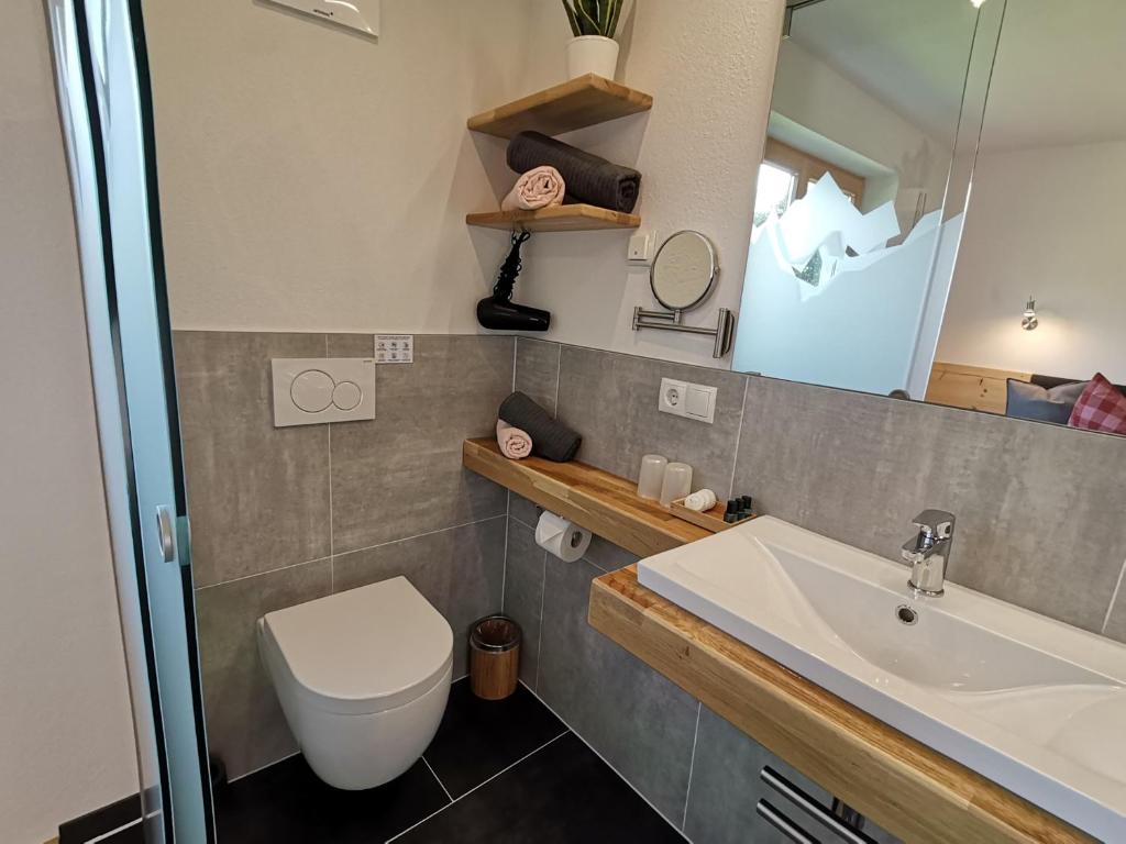 Zdjęcie z galerii obiektu AlpenApartment Zillertal w mieście Hainzenberg
