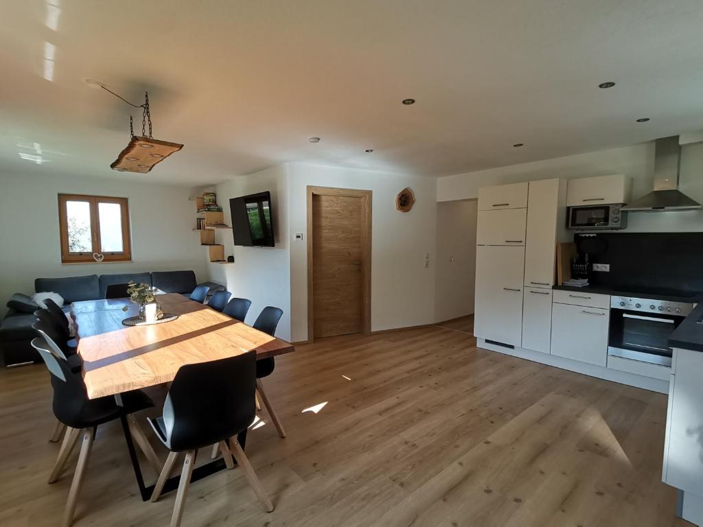 Zdjęcie z galerii obiektu AlpenApartment Zillertal w mieście Hainzenberg