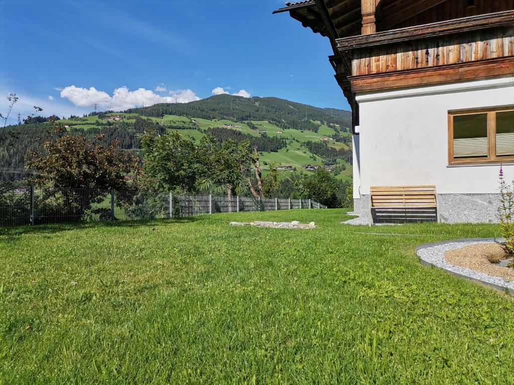 Zdjęcie z galerii obiektu AlpenApartment Zillertal w mieście Hainzenberg