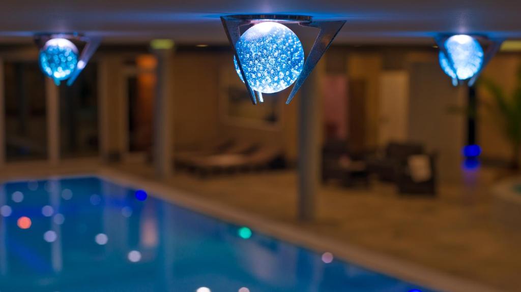 Sundlaugin á Hotel Honti Wellness és Konferencia Szálloda eða í nágrenninu