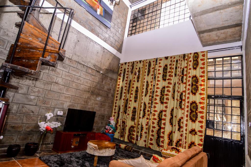 TV a/nebo společenská místnost v ubytování Runda Lofts