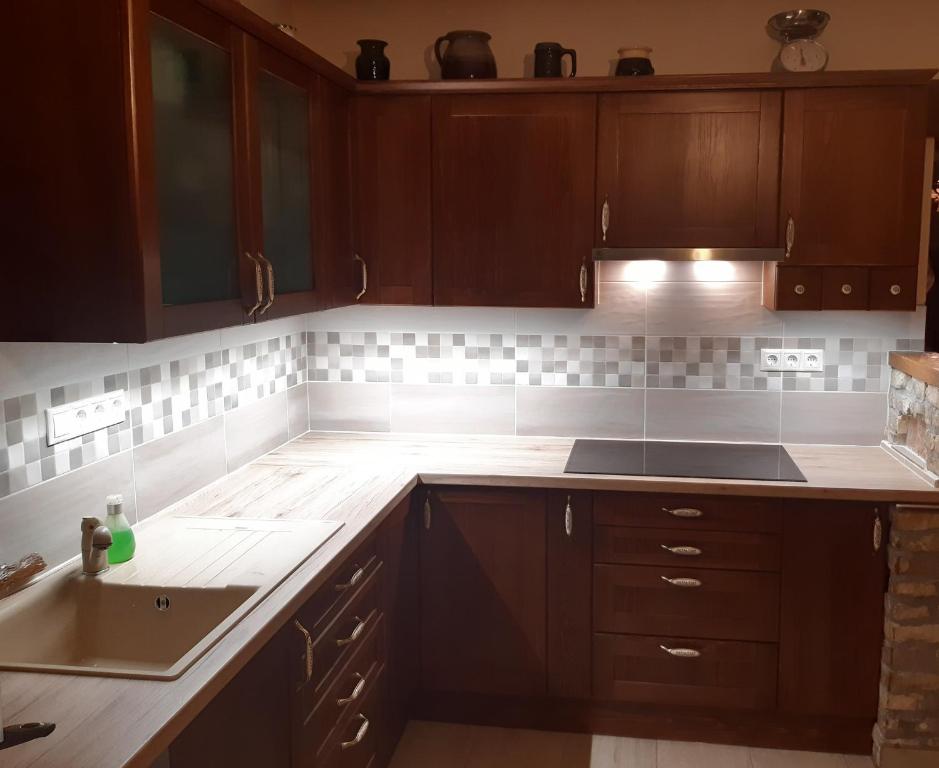 A kitchen or kitchenette at Borostyán Ház