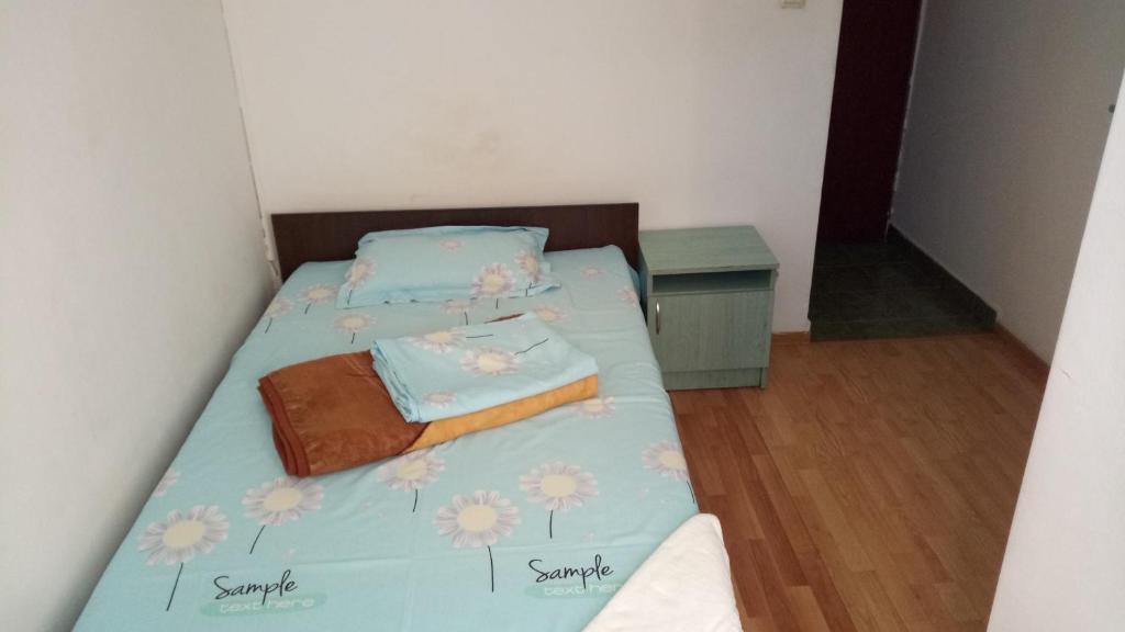 Postel nebo postele na pokoji v ubytování La Conu Iancu