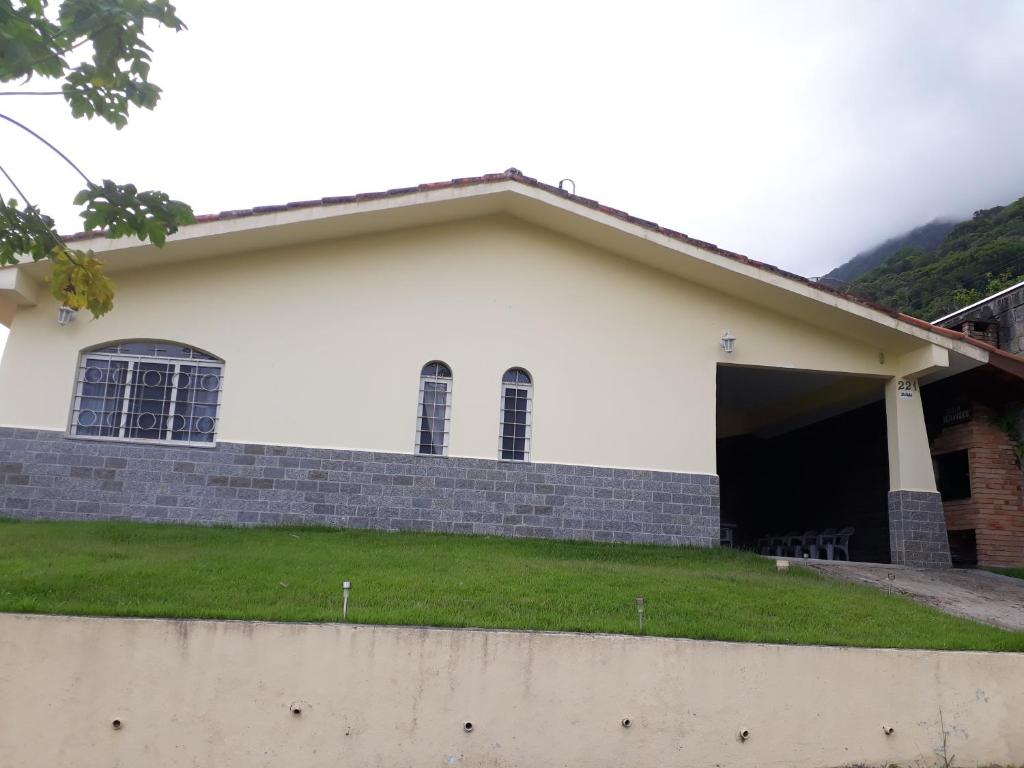  Casa verde na praia da Lagoinha