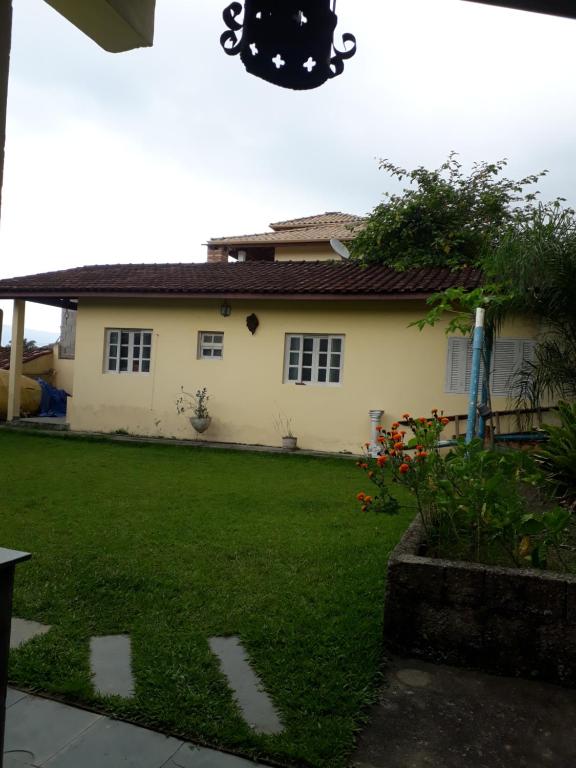  Casa verde na praia da Lagoinha