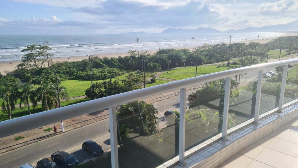 Lindo e Confortável Apartamento pé na areia e com linda vista do mar