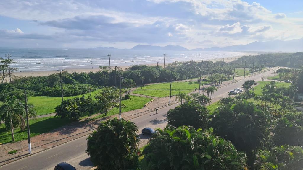  Lindo e Confortável Apartamento pé na areia e com linda vista do mar