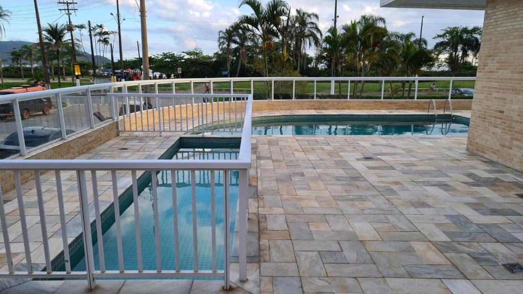  Lindo e Confortável Apartamento pé na areia e com linda vista do mar