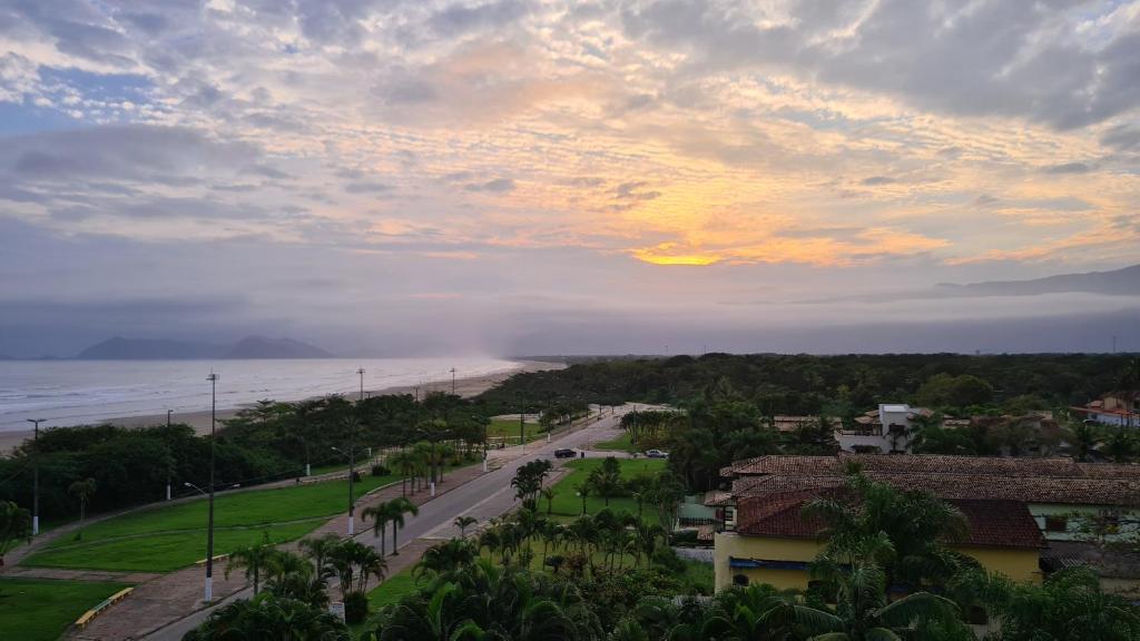  Lindo e Confortável Apartamento pé na areia e com linda vista do mar