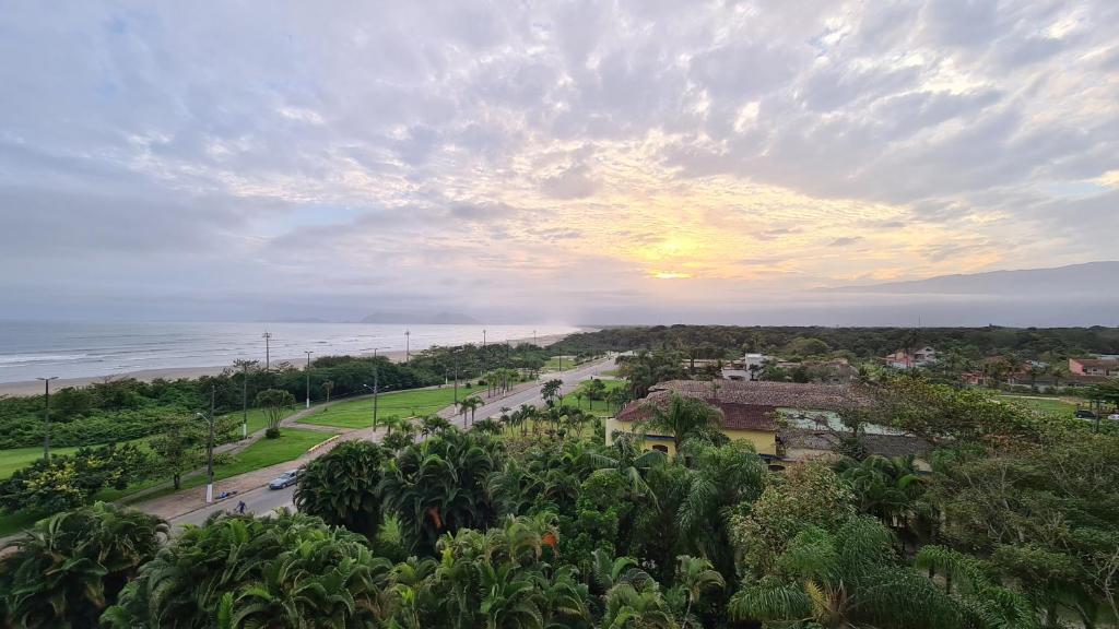  Lindo e Confortável Apartamento pé na areia e com linda vista do mar