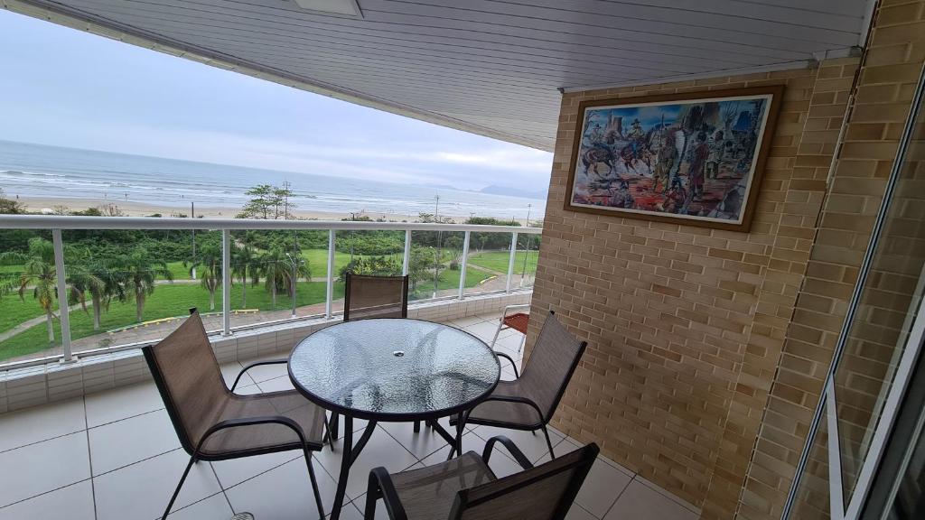  Lindo e Confortável Apartamento pé na areia e com linda vista do mar