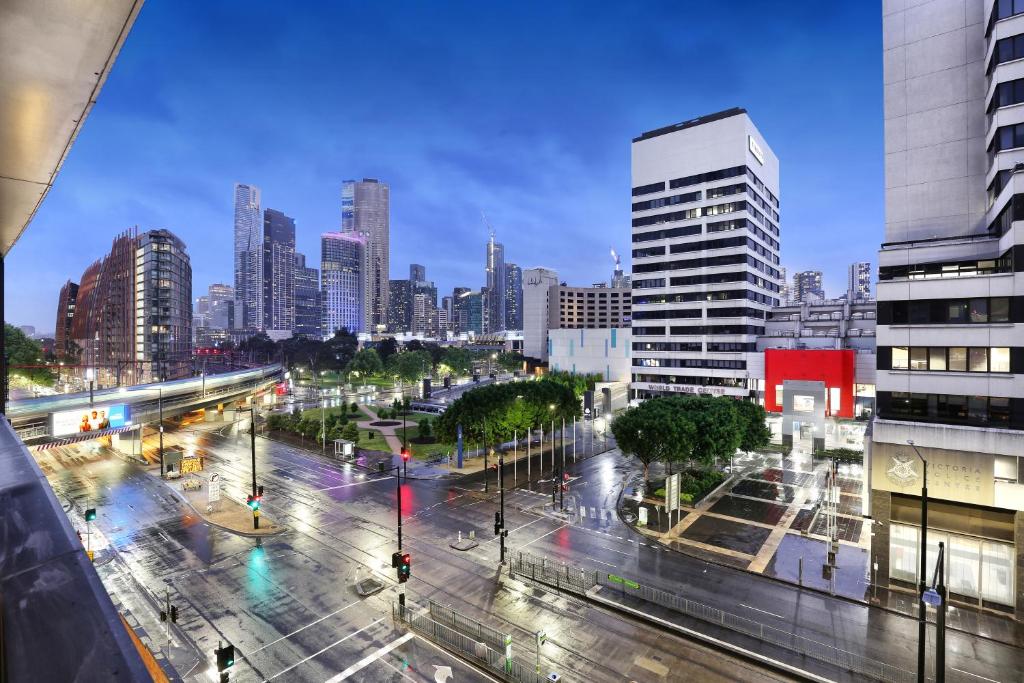 Orange Stay at Melbourne Quarter - 