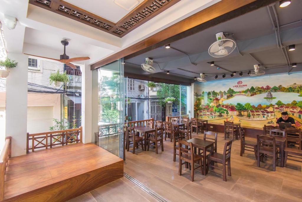 Nhà hàng/khu ăn uống khác tại 22housing Hotel & Apartment 81 Linh Lang