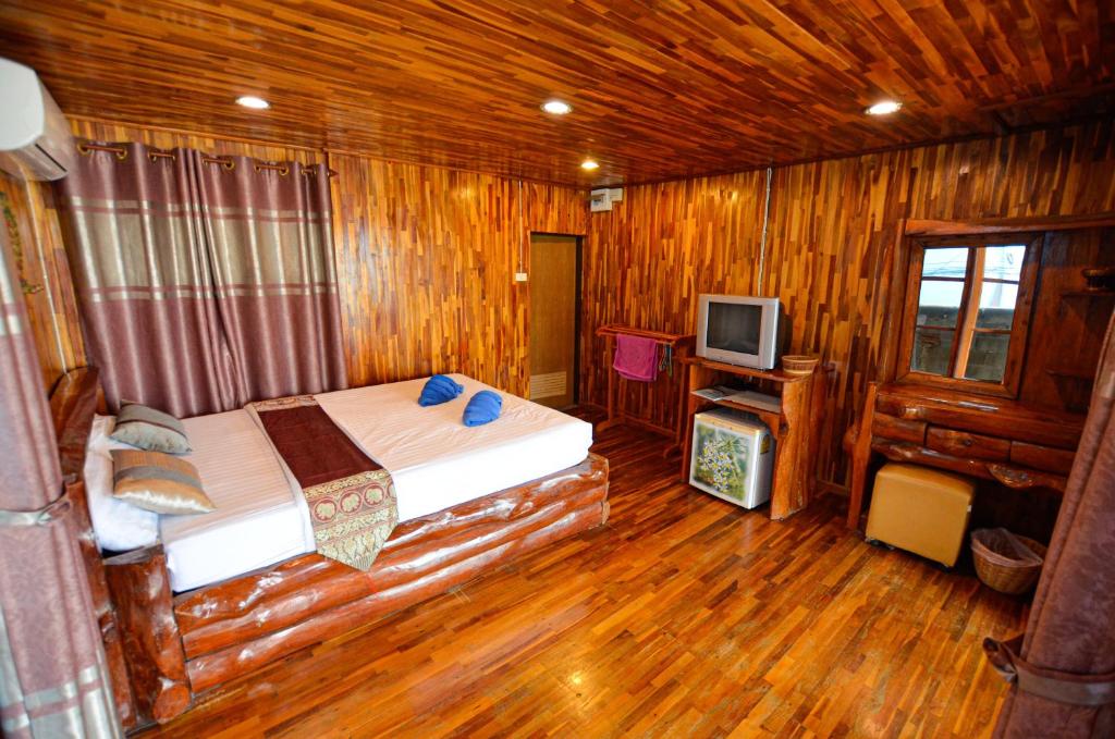 TV a/nebo společenská místnost v ubytování Homebeach Resort เกาะล้าน