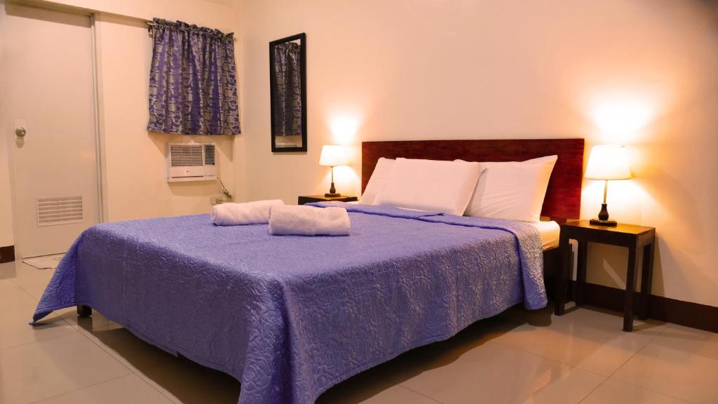 Postel nebo postele na pokoji v ubytování CounTess Pension House