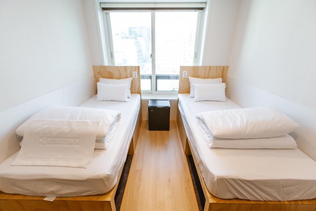 Postel nebo postele na pokoji v ubytování Seoulite Inn Myeongdong Formerly - Step Inn Myeongdong 2
