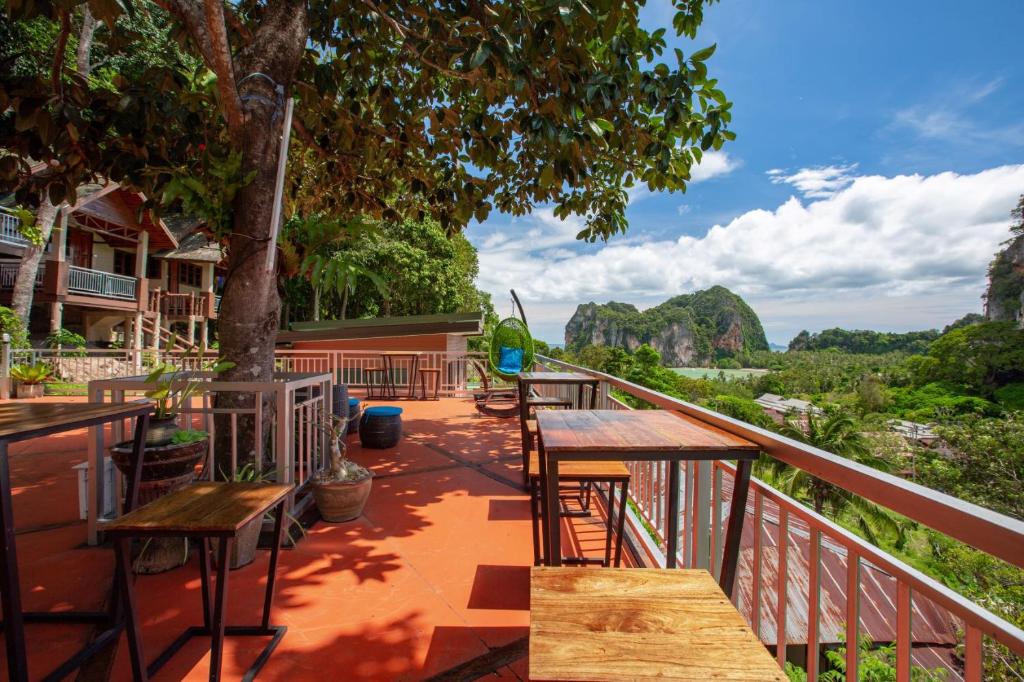Balkón nebo terasa v ubytování Railay Hilltop
