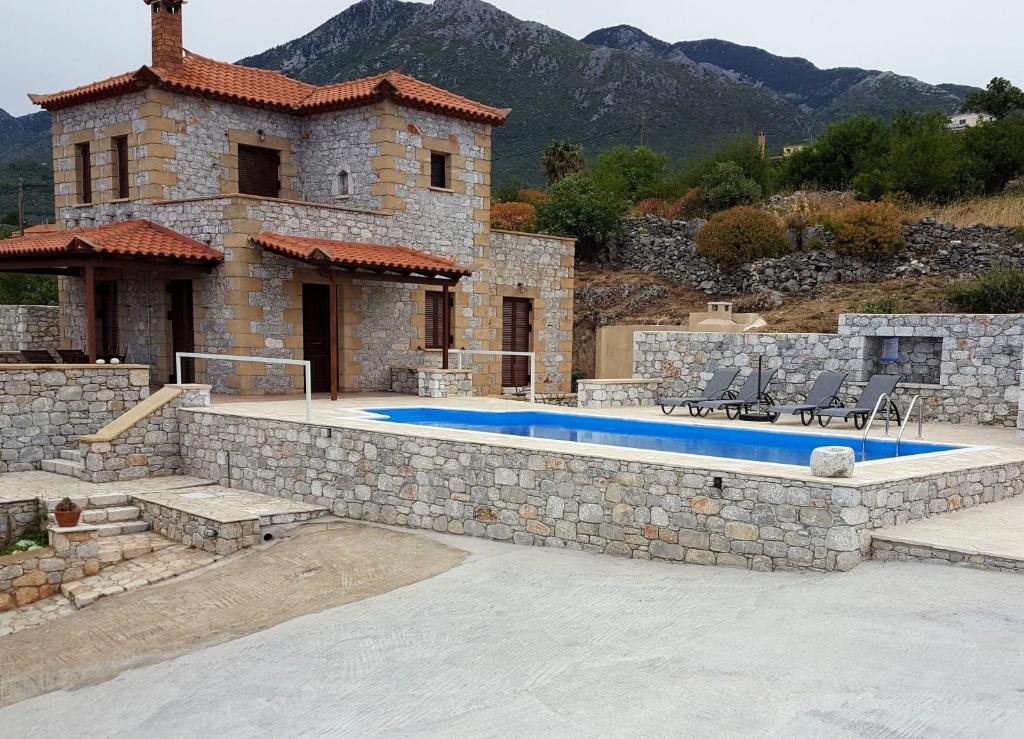 Бассейн в Rathimata Villas или поблизости