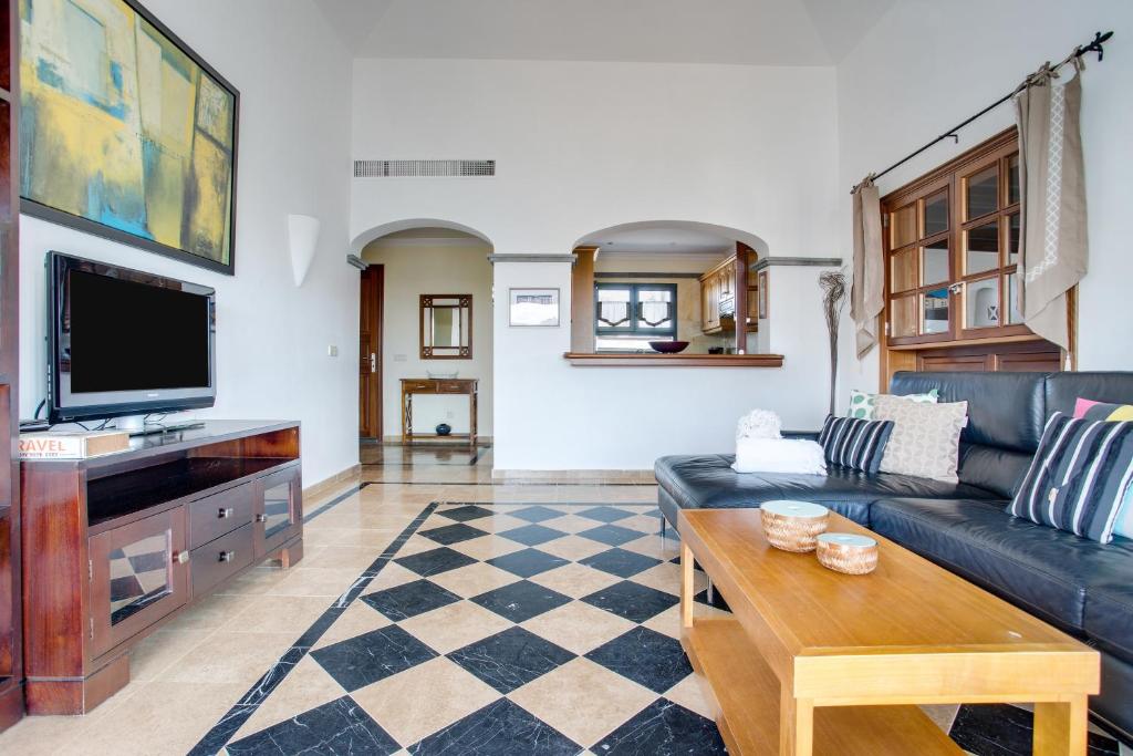 A television and/or entertainment centre at Casa Violeta