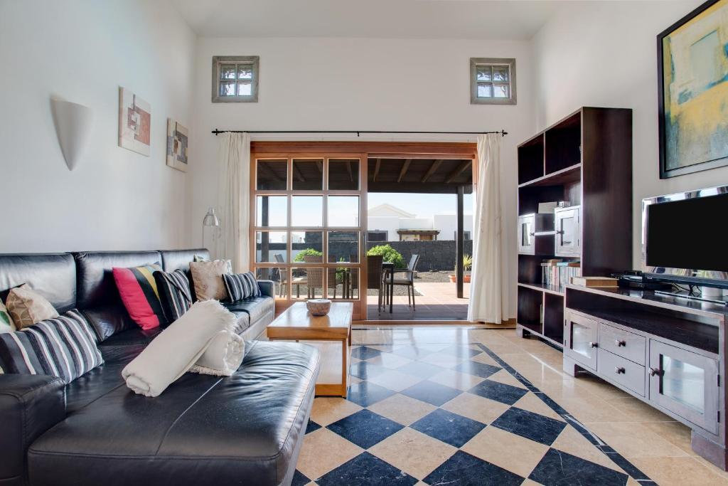 A kitchen or kitchenette at Casa Violeta