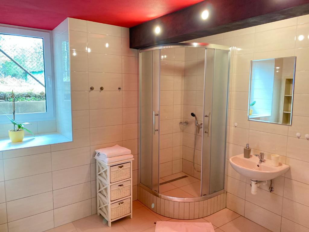 Koupelna v ubytování Apartmány LETO