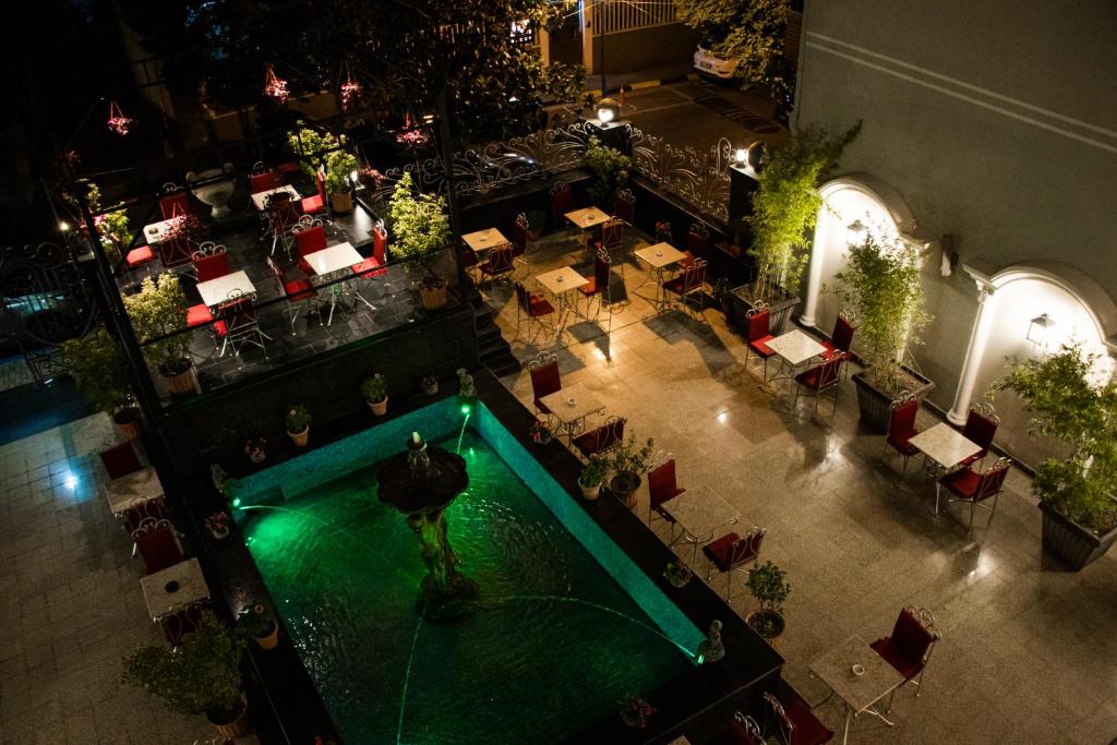 Bazén v ubytování Hotel Elysee nebo v jeho okolí