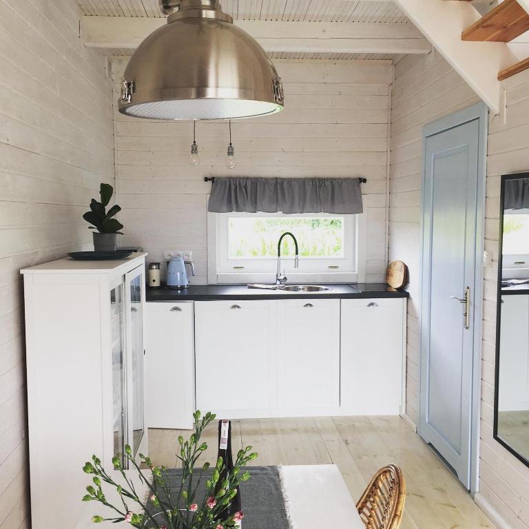 Kuchyňa alebo kuchynka v ubytovaní Apartamenty Pogodna