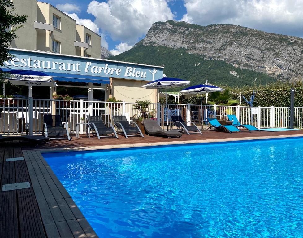 Nespecifikovaný výhled na hory nebo výhled na hory při pohledu z hotelu