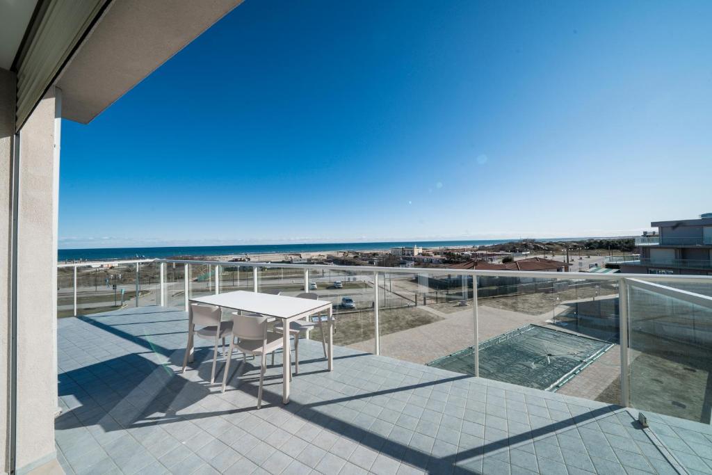 Nespecifikovaný výhled na moře nebo výhled na moře při pohledu z aparthotelu