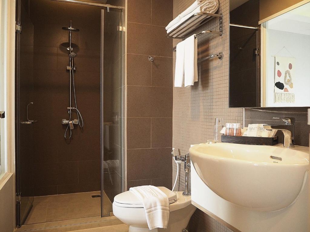 Phòng tắm tại Darley Hotel Chiangmai