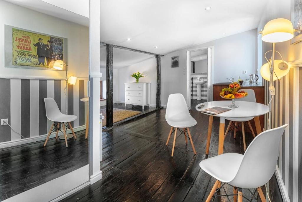 
One-Bedroom Apartment (2 Adults)
