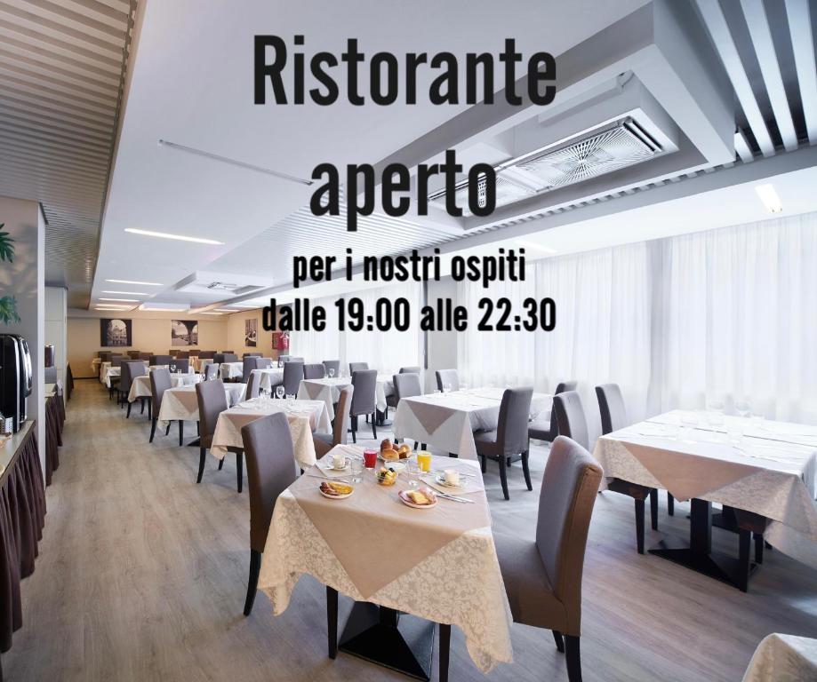 Reštaurácia alebo iné gastronomické zariadenie v ubytovaní Hotel Delfino Venezia Mestre