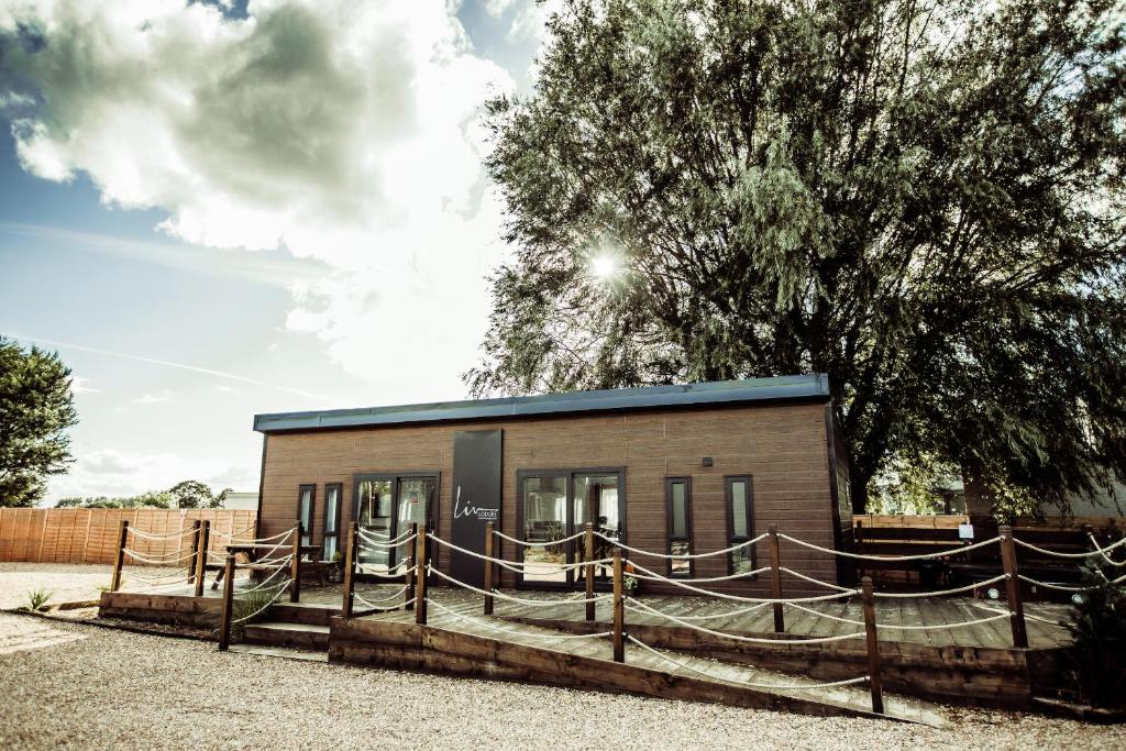 Fotografie z fotogalerie ubytování Black Bull Retreat, Barmston with Private Hot Tubs v destinaci Great Driffield