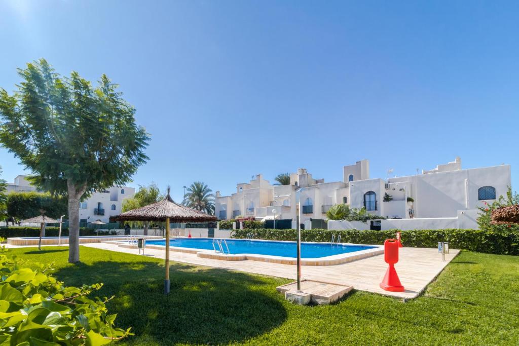 a resort with a swimming pool and a building at Espanatour AZAHAR DEL MAR in Torrevieja