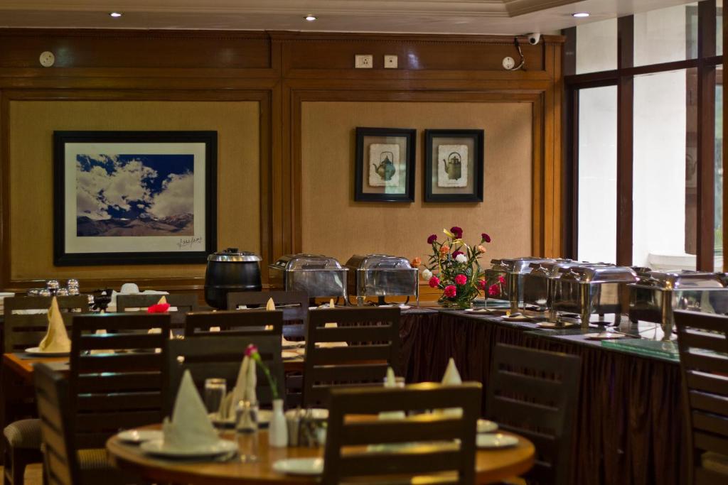 Restaurace v ubytování Hotel Broadways Inn