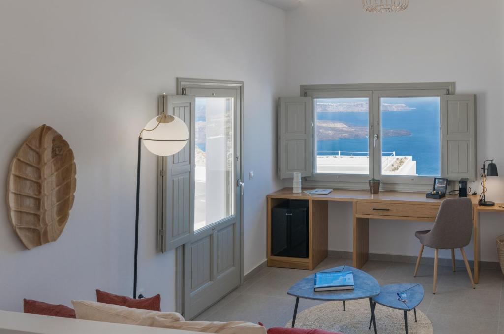 Symphony Suites Santorini - 11