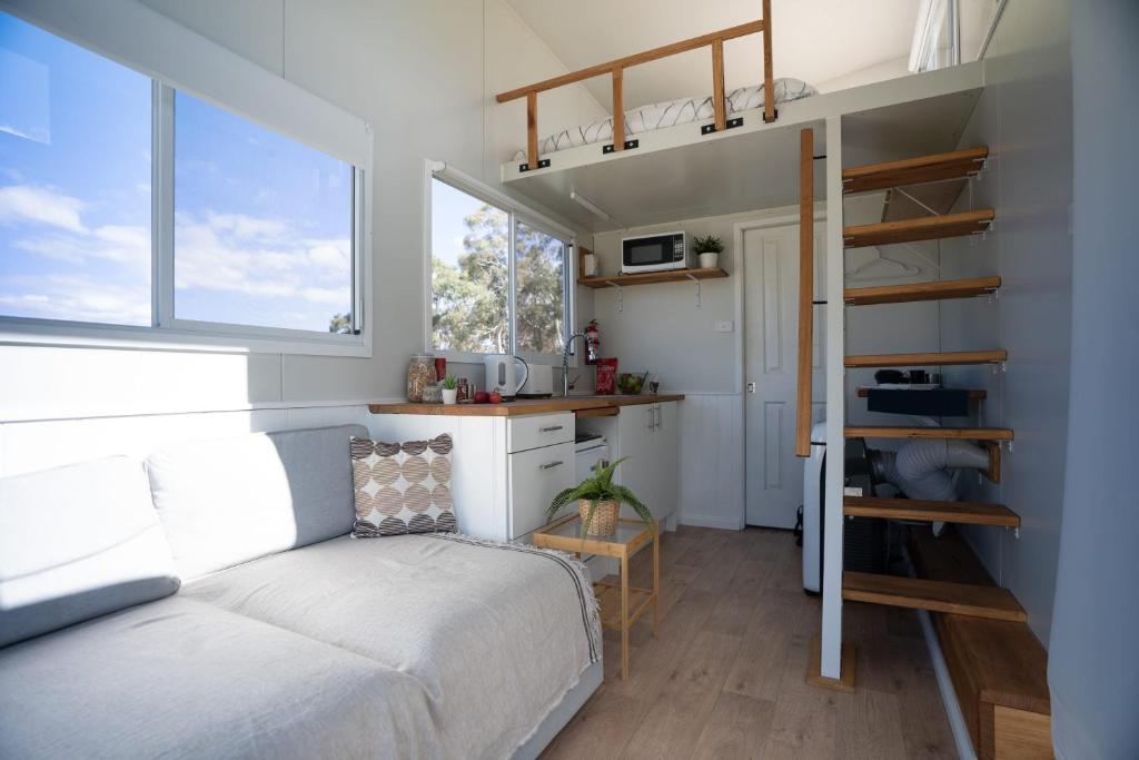 Posezení v ubytování Saddle Camp Tiny House by Tiny Away