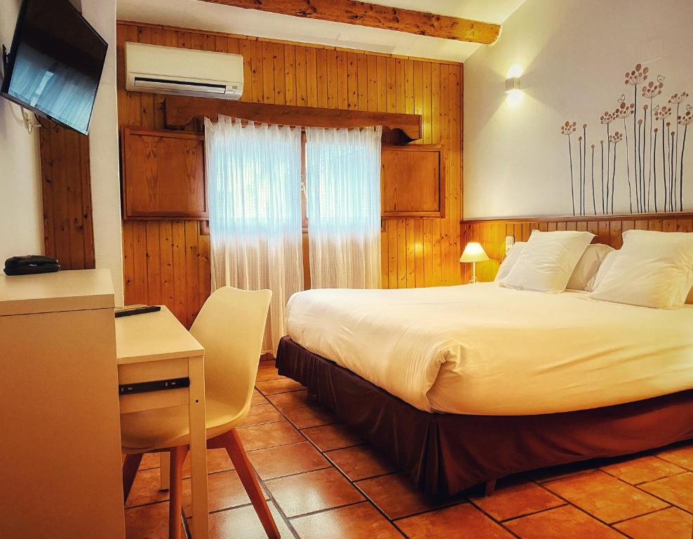Postel nebo postele na pokoji v ubytování Delta Hotel