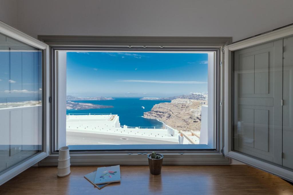 Symphony Suites Santorini - 1