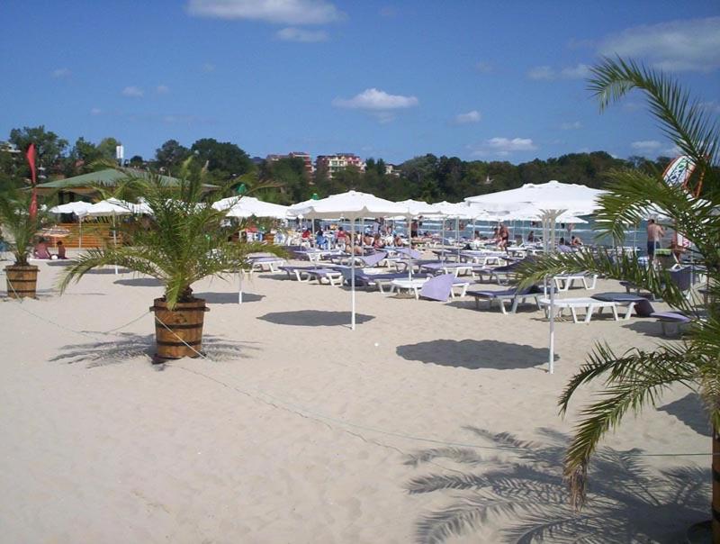 A beach at or near a szállodákat