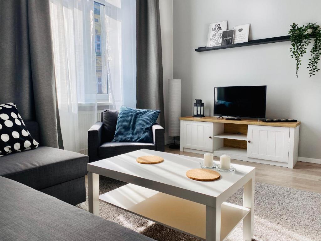 Televízia a/alebo spoločenská miestnosť v ubytovaní Cozy Apartment in the heart of Jewish District
