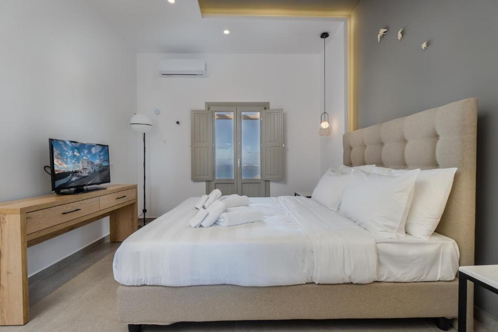 Symphony Suites Santorini - 16