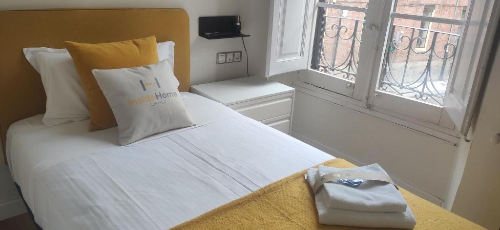 Postel nebo postele na pokoji v ubytování INSIDEHOME Valladolid Centro -Hab con baño privado en el centro y OPCION DE PARKING-