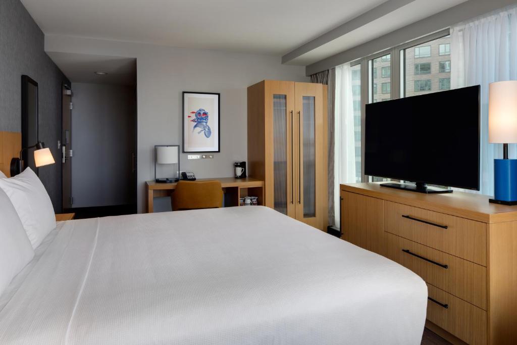 Hyatt Place Boston/Seaport District - 