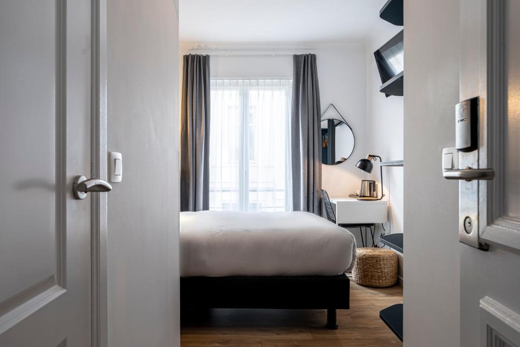 Postel nebo postele na pokoji v ubytování Beverly Hills Hotel